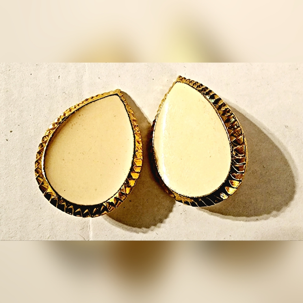 Cream enameled ridged gold teardrop clip on earrings